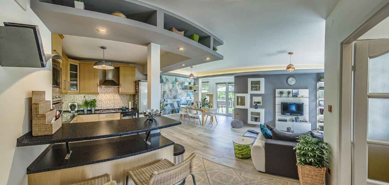 Riverside Apartman**** Мишкольц Экстерьер фото