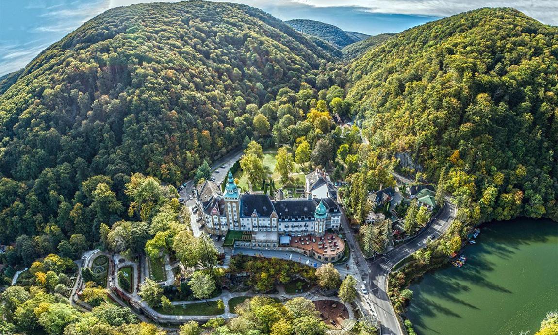 Riverside Apartman**** Мишкольц Экстерьер фото