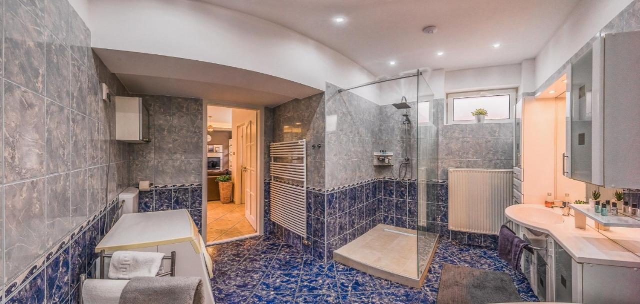 Riverside Apartman**** Мишкольц Экстерьер фото