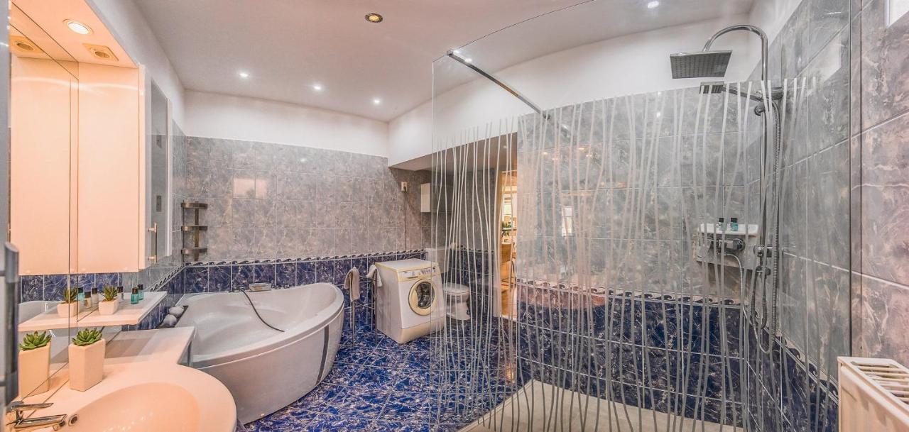 Riverside Apartman**** Мишкольц Экстерьер фото